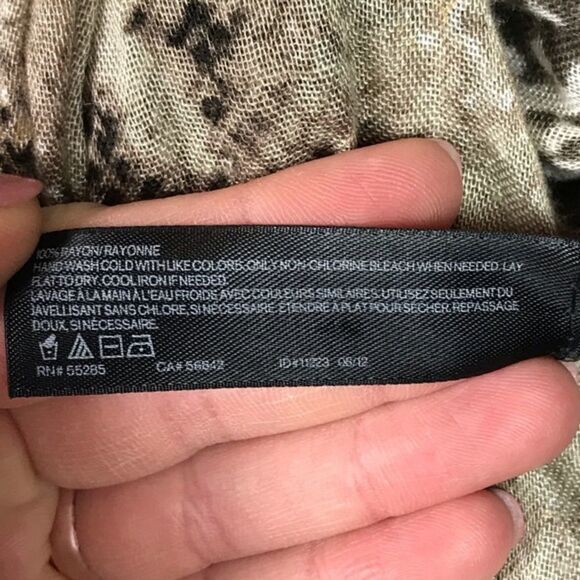 ✨HP✨EXPRESS Gold Brown Animal Snake Print Infinity Scarf✨ - Picture 7 of 9